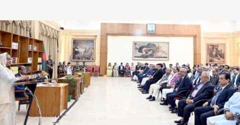 অর্থনীতি ঠিক রাখতে ব্যবসায়ীদের সহযোগিতা চাইলেন প্রধানমন্ত্রী