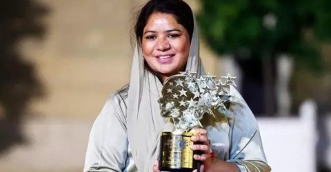 বিনামূল্যে স্কুল চালিয়ে ১০ কোটি টাকা পেলেন শিক্ষক