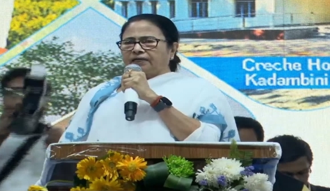 হয় টাকা দিন, না হলে বিদায় নিন: মোদিকে মমতা