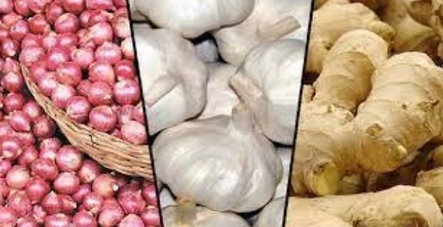 নাগালের বাইরে পেঁয়াজ, নতুন করে বেড়েছে আদা-রসুনের দাম