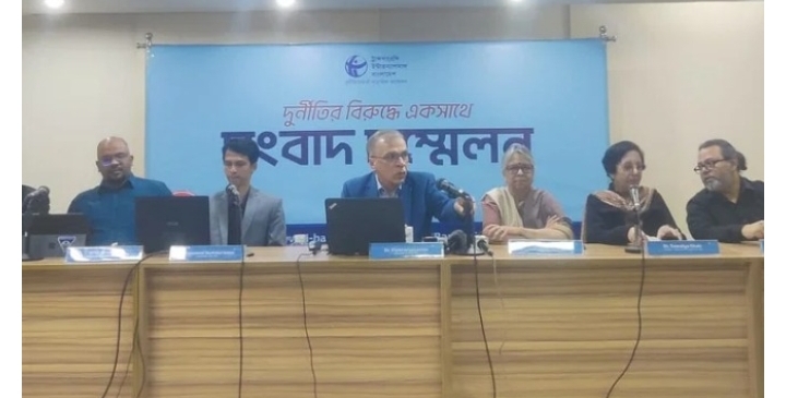 এক মন্ত্রীর বিদেশে ২ হাজার ৩১২ কোটি টাকার ব্যবসা রয়েছে: টিআইবি