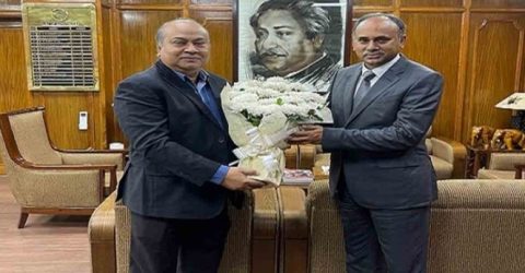 শেয়ারবাজারে তারল্য বাড়াতে বিএসইসি চেয়ারম্যান ও গভর্নরের বৈঠক