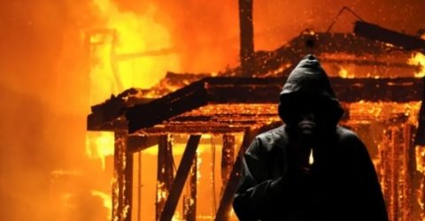 বীমার টাকা পেতে অগ্নিকাণ্ডের পরিকল্পনা, ২০ বছর কারাদণ্ডের মুখে মার্কিনী