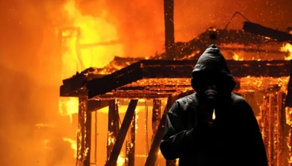 বীমার টাকা পেতে অগ্নিকাণ্ডের পরিকল্পনা, ২০ বছর কারাদণ্ডের মুখে মার্কিনী