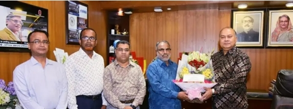 বিএসইসি চেয়ারম্যান শিবলী রুবাইয়াত-উল-ইসলামকে পপুলার লাইফের শুভেচ্ছা