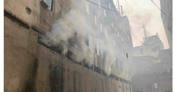 ধোলাইখালে মিউচুয়াল ট্রাস্ট ব্যাংকে আগুন, নিয়ন্ত্রণে ৪ ইউনিট