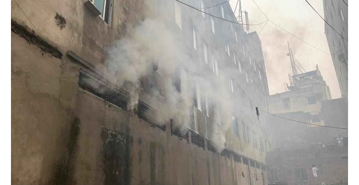 ধোলাইখালে মিউচুয়াল ট্রাস্ট ব্যাংকে আগুন, নিয়ন্ত্রণে ৪ ইউনিট