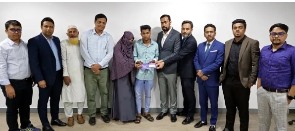 দেশে প্রথম টেলকো বীমা দাবি নিষ্পত্তি করলো বাংলালিংক ও গার্ডিয়ান লাইফ