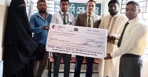 বেঙ্গল ইসলামি লাইফের শিশু নিরাপত্তা বীমা দাবির চেক হস্তান্তর