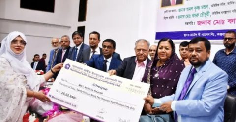 ন্যাশনাল লাইফ ইন্স্যুরেন্সের ৫ কোটি টাকার বীমা দাবি পরিশোধ