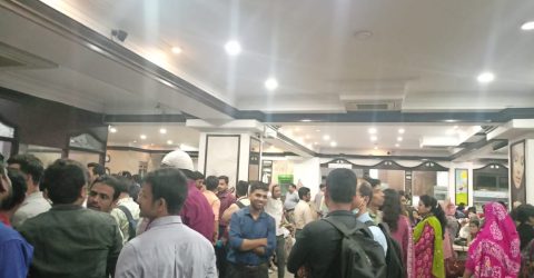 সোনালী লাইফ ইন্স্যুরেন্সে উত্তেজনা, বহিস্কৃতদের চাকরি ফিরিয়ে দেয়া ও প্রশাসকের পদত্যাগ দাবি