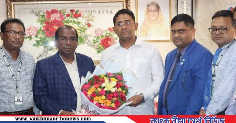 জেনিথ ইসলামী লাইফের নিরপেক্ষ পরিচালককে ফুলেল শুভেচ্ছা জ্ঞাপন