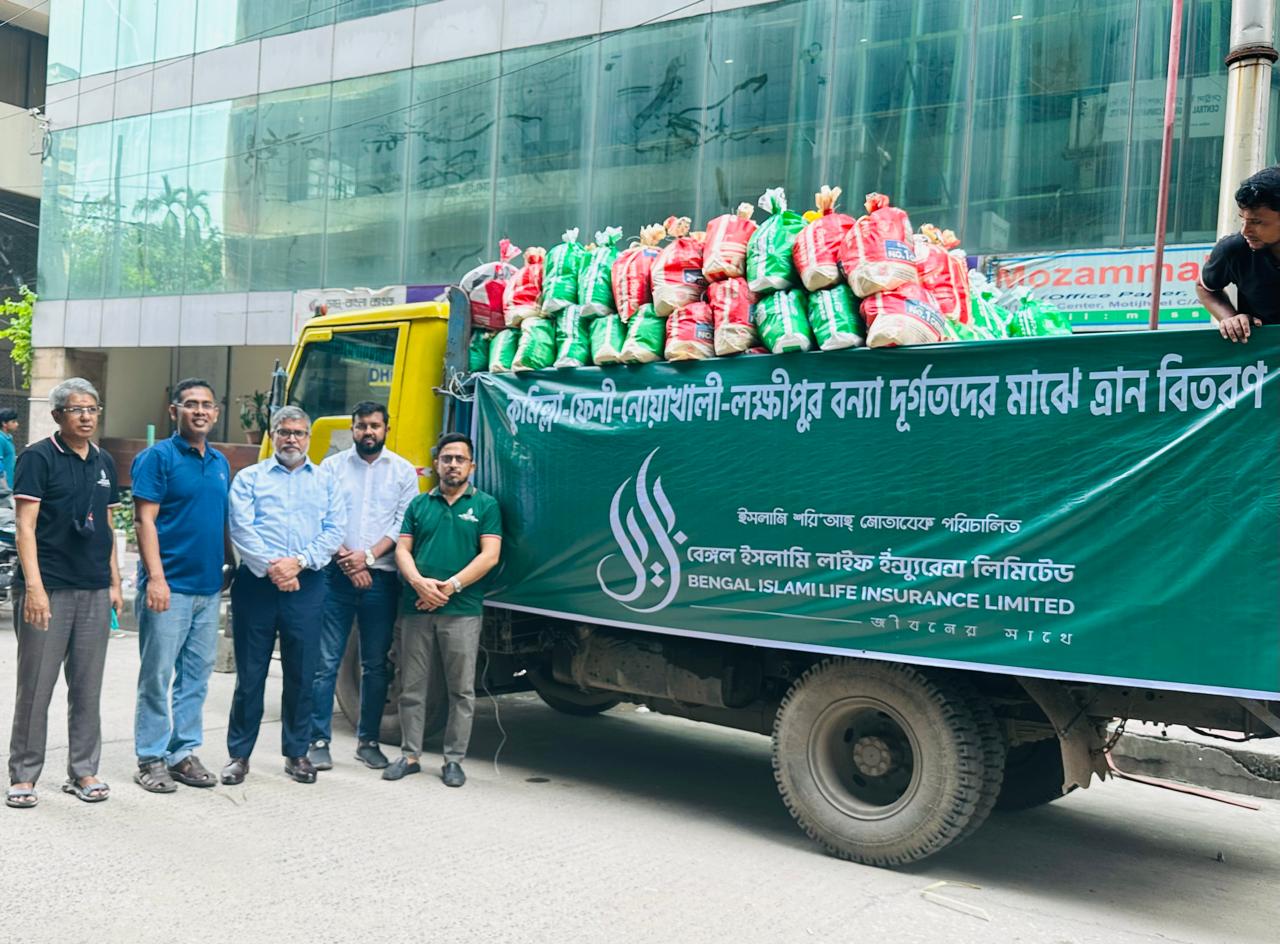 বেঙ্গল লাইফের ত্রান বিতরণ