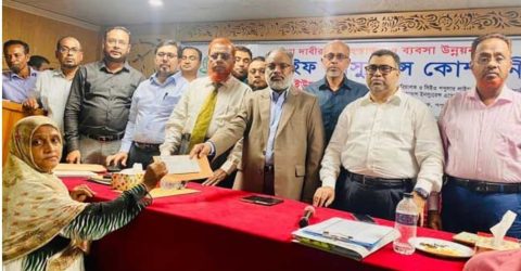 পপুলার লাইফ ইনস্যুরেন্স ময়মনসিংহে বীমাদাবীর ২ কোটি ৭৬ লক্ষ টাকার চেক হস্তান্তর