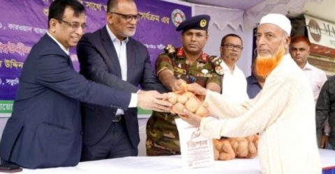 রাজধানীতে ৪০ টাকা কেজি দরে আলু বিক্রি করছে টিসিবি