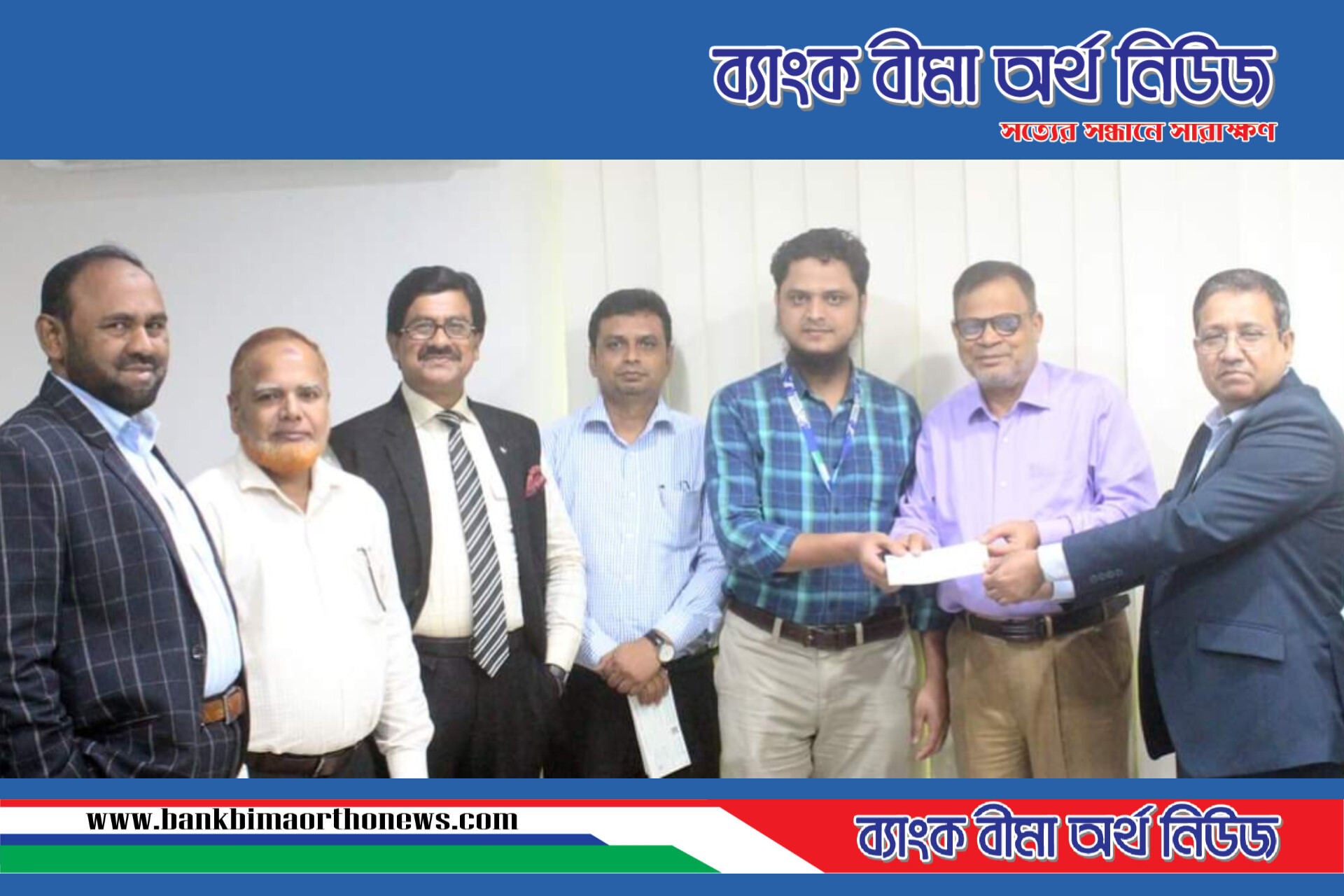 প্রাইম ইসলামী লাইফ এর বীমা দাবীর চেক হস্তান্তর