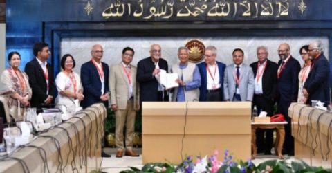 প্রধান উপদেষ্টার নিকট অর্থনৈতিক শ্বেতপত্র কমিটির প্রতিবেদন পেশ