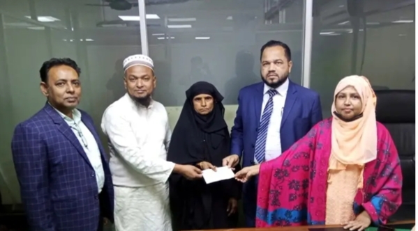 মৃত্যুদাবির চেক হস্তান্তর করল প্রোটেক্টিভ ইসলামী লাইফ