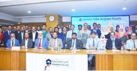 ৩৩ দাপ্তরিক কর্মকর্তাকে বিশেষভাবে পুরস্কৃত করলো ন্যাশনাল লাইফ