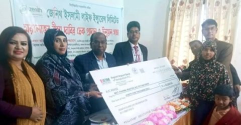 জামালপুরে জেনিথ ইসলামী লাইফের ৪৫ হাজার টাকার মৃত্যুদাবীর চেক হস্তান্তর
