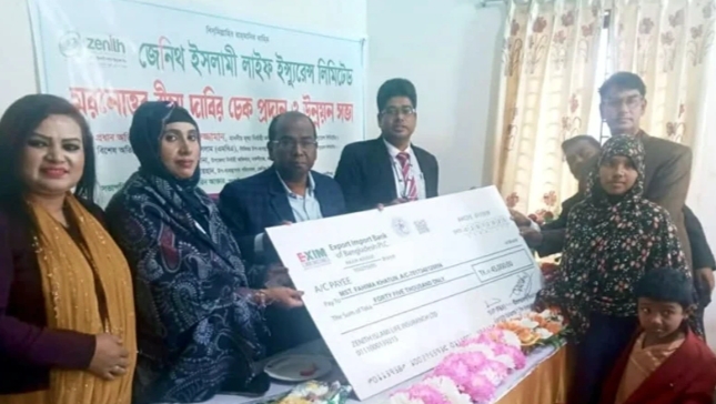 জামালপুরে জেনিথ ইসলামী লাইফের ৪৫ হাজার টাকার মৃত্যুদাবীর চেক হস্তান্তর