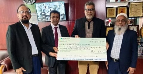 মেয়াদোত্তর বীমা দাবির চেক হস্তান্তর করল সন্ধানী লাইফ