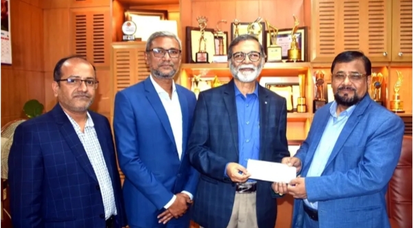 মেয়াদোত্তর সাড়ে ১০ লাখ টাকার বীমা দাবির চেক হস্তান্তর করল ন্যাশনাল লাইফ