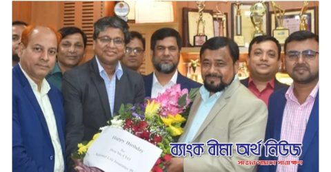 জন্মদিনে সহকর্মীদের ভালোবাসায় সিক্ত হলেন ন্যাশনাল লাইফের এমডি কাজিম উদ্দিন