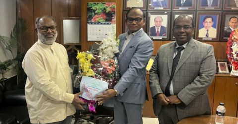 বিআইএ এর নব-নির্বাচিত প্রেসিডেন্টকে পপুলার লাইফ ইন্স্যুরেন্স কোম্পানির সিইওর ফুলেল শুভেচ্ছা ও অভিনন্দন জ্ঞাপন