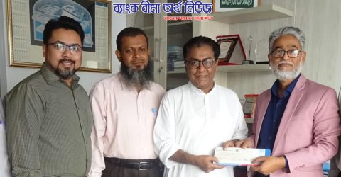 ইউনিয়ন ইন্স্যুরেন্স এর মটরবীমা দাবীর চেক প্রদান