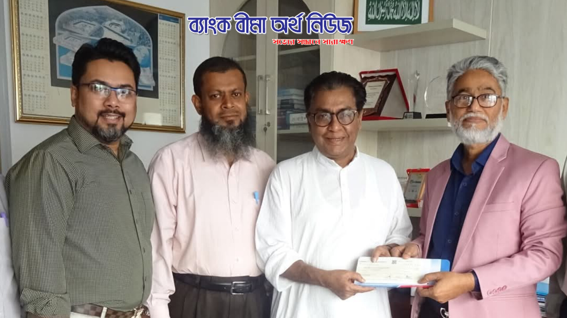 ইউনিয়ন ইন্স্যুরেন্স এর মটরবীমা দাবীর চেক প্রদান