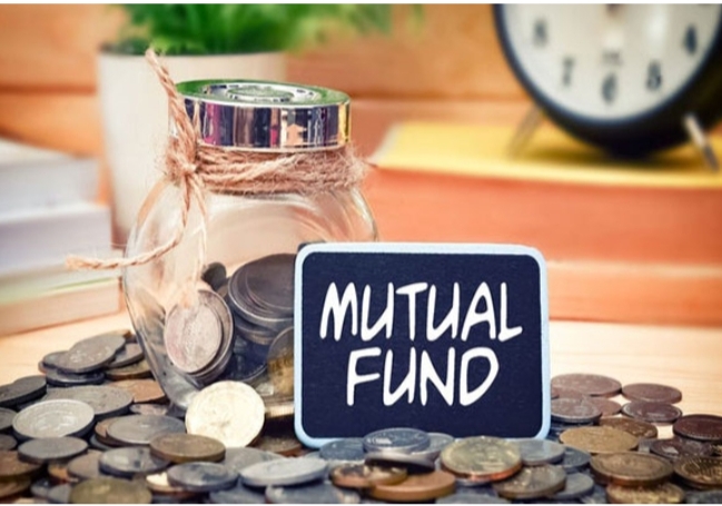 টানা পতনের শেয়ারবাজারেও মিউচুয়াল ফান্ডে বিনিয়োগ অব্যাহত