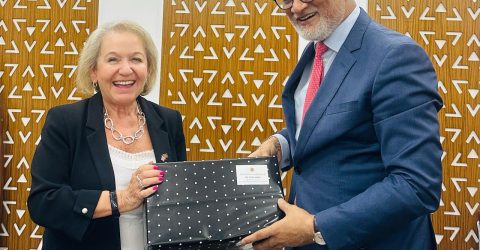 বাণিজ্য উপদেষ্টার সাথে বাংলাদেশে নিযুক্ত যুক্তরাজ্যের বাণিজ্যদূতের বৈঠক