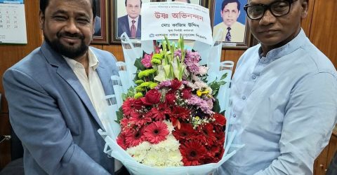 ন্যাশনাল লাইফ ইন্সুরেন্স–এর পক্ষ থেকে নবনির্বাচিত এমপি সাঈদ আহমেদকে ফুলেল শুভেচ্ছা