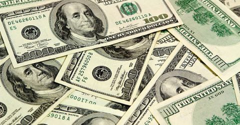 দর পতন ঠেকাতে বাংলাদেশ ব্যাংক বাজার থেকে ডলার কিনছে