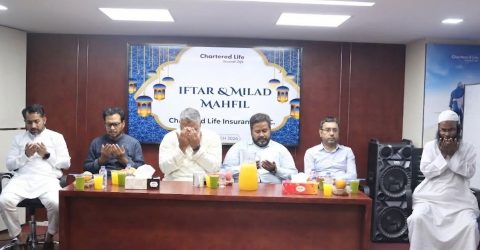 চার্টার্ড লাইফ ইন্স্যুরেন্স পিএলসি-এর প্রধান কার্যালয়ে ইফতার ও মিলাদ মাহফিল অনুষ্ঠিত হয়েছে