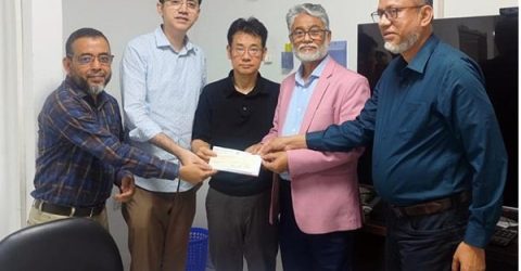 ইউনিয়ন ইন্স্যুরেন্সের মেরিন বীমা দাবির চেক হস্তান্তর