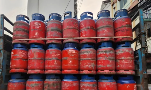 এপ্রিল মাসে এলপি গ্যাসের দাম বাড়ল ৩৮৭ টাকা