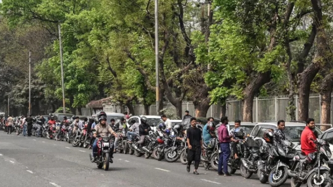 বিশ্বে তেল-শূন্য প্রথম দেশ হওয়ার ঝুঁকিতে বাংলাদেশ