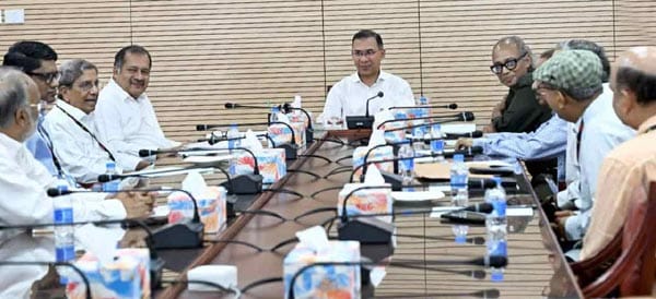 প্রধানমন্ত্রীর সাথে সম্পাদক প্রতিনিধি দলের সাক্ষৎ বিভিন্ন মামলায় আসামী ২৮২ জন সাংবাদিকের তালিকা হস্তান্তর