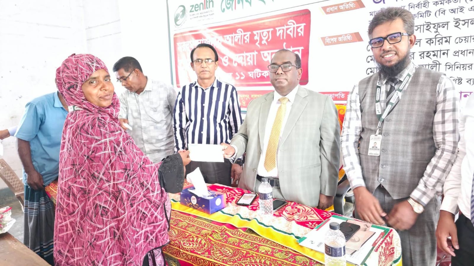 নাটোরের লালপুরে জেনিথ ইসলামী লাইফের মৃত্যুদাবীর চেক হস্তান্তর ও উন্নয়ন সভা অনুষ্ঠিত