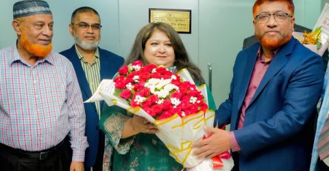 আইডিআরএ’র নবনিযুক্ত চেয়ারম্যান মীর নাদিয়া নিভিনকে ফুলেল শুভেচ্ছা জানাল এনআরবি ইসলামিক লাইফ ইন্স্যুরেন্স