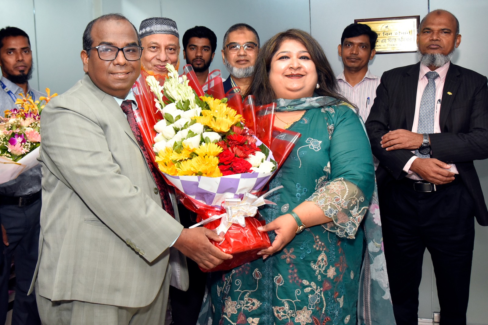 আইডিআরএ’র নবনিযুক্ত চেয়ারম্যান মীর নাদিয়া নিভিনকে জেনিথ ইসলামী লাইফের সিইও’র ফুলেল শুভেচ্ছা