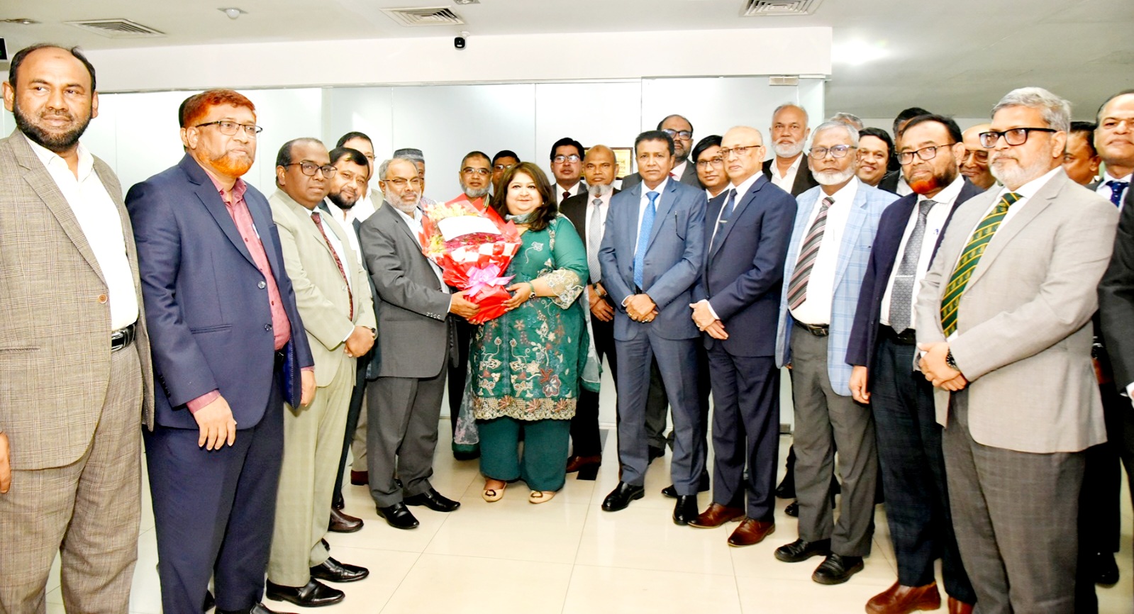 আইডিআরএ চেয়ারম্যান মীর নাদিয়া নিভিনকে বীমা কোম্পানির এমডিদের অভিনন্দন; বীমা খাতের উন্নয়ন, আস্থা ফেরানোর তাগিদ
