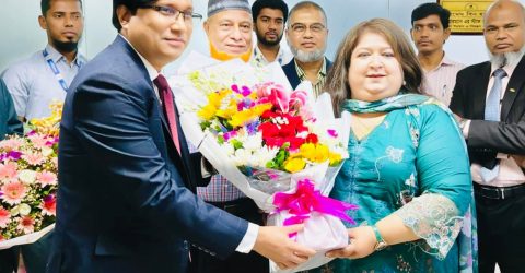 আইডিআরএ’র নতুন চেয়ারম্যানকে ফুলেল শুভেচ্ছা ট্রাস্ট ইসলামী লাইফের এমডির বীমা খাতের উন্নয়ন, সুশাসন ও জনকল্যাণে নতুন নেতৃত্বের সফলতা কামনা