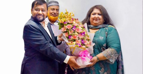আইডিআরএ’র নতুন চেয়ারম্যানকে ফুলেল শুভেচ্ছা জানালেন ন্যাশনাল লাইফ এর এমডি কাজিম উদ্দিন