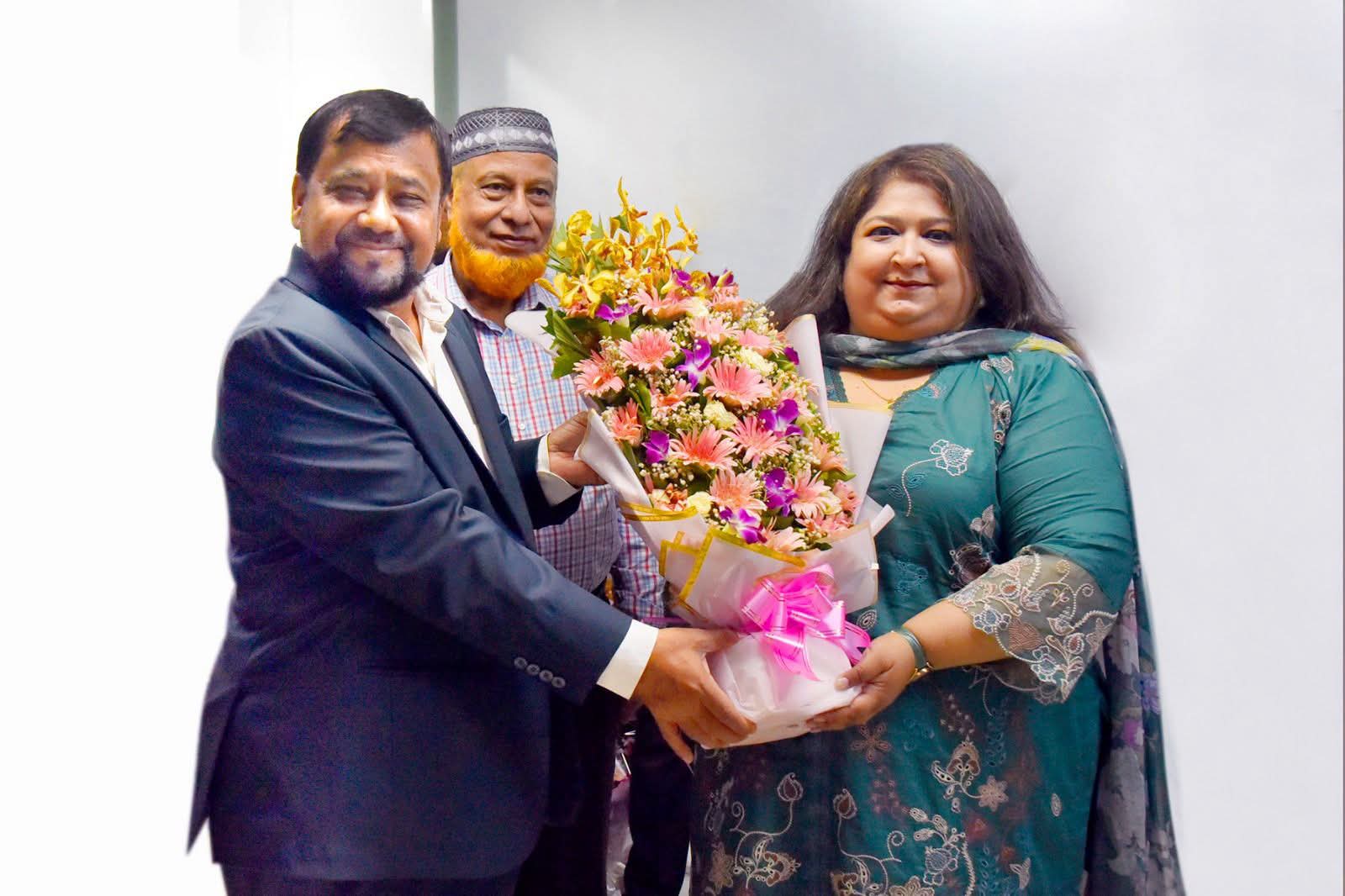 আইডিআরএ’র নতুন চেয়ারম্যানকে ফুলেল শুভেচ্ছা জানালেন ন্যাশনাল লাইফ এর এমডি কাজিম উদ্দিন