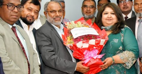আইডিআরএ’র নতুন চেয়ারম্যানকে ফুলেল শুভেচ্ছা জানালেন পপুলার লাইফের এমডি বিএম ইউসুফ আলী
