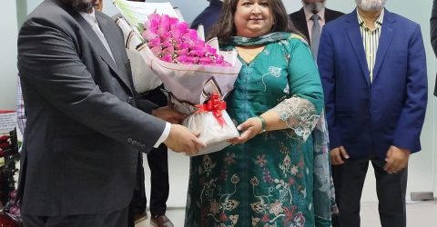 আইডিআরএ’র প্রথম নারী চেয়ারম্যানকে ফুলেল শুভেচ্ছা জানাল আকিজ তাকাফুল লাইফ