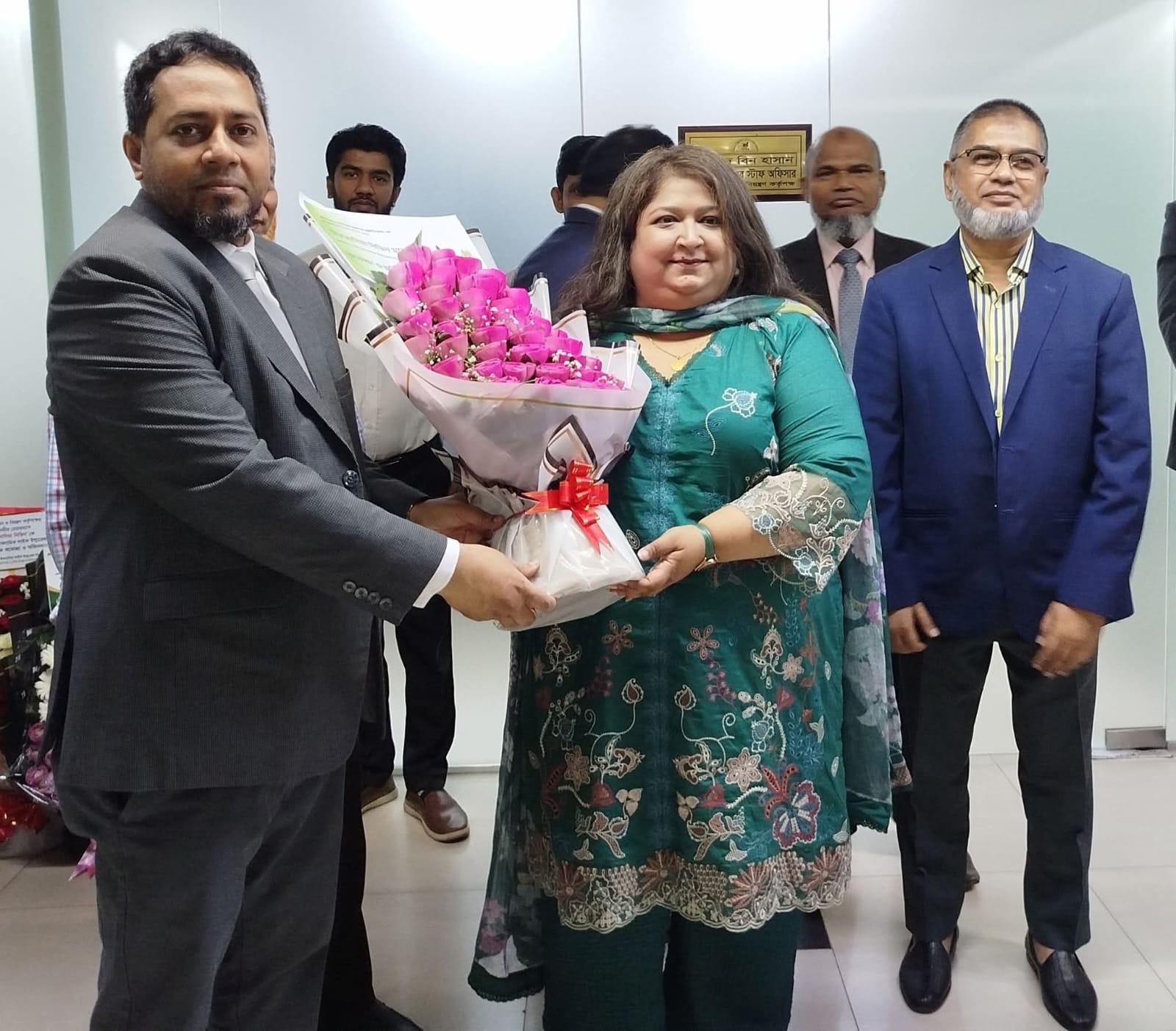 আইডিআরএ’র প্রথম নারী চেয়ারম্যানকে ফুলেল শুভেচ্ছা জানাল আকিজ তাকাফুল লাইফ